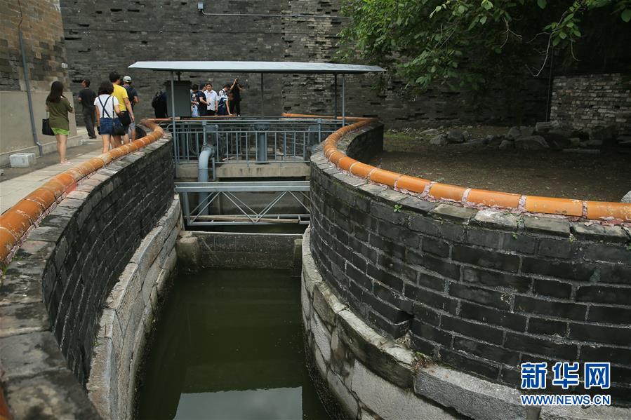 ���ǹʹ��ڵ���ף������Ϊ��ͨ��Բ�ף�����Ҫ����ˮ�ڣ�8��9���㣩��